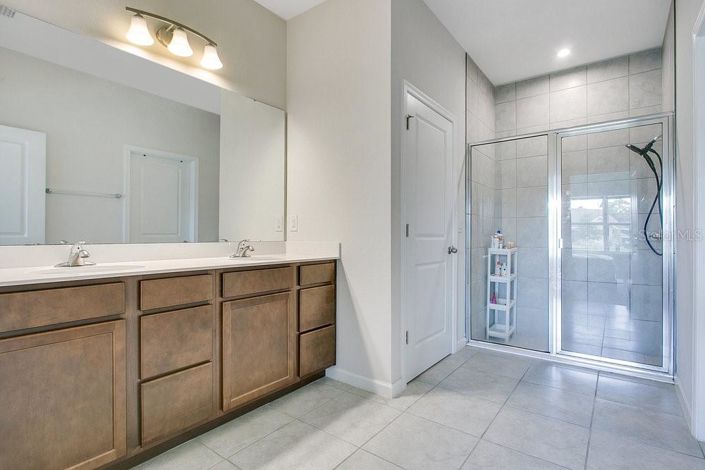 Image No.15-3 Bed Property for sale