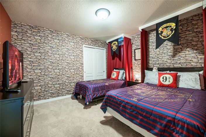 Image No.25-7 Bed Property for sale