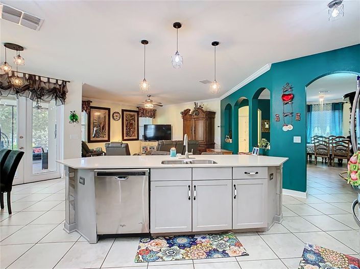 Image No.12-6 Bed Property for sale