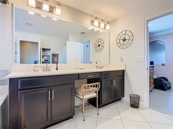 Image No.21-6 Bed Property for sale