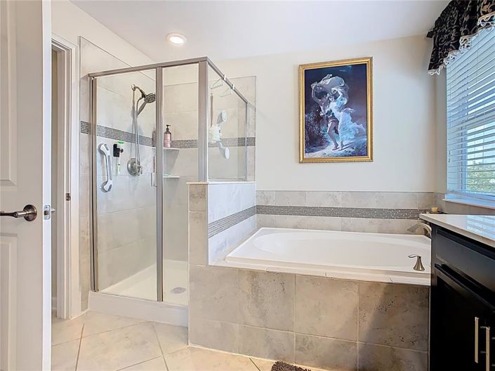 Image No.22-6 Bed Property for sale