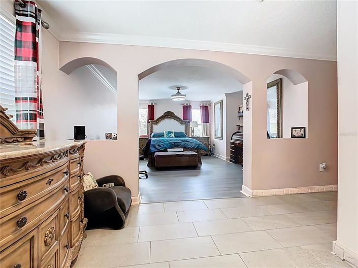 Image No.24-6 Bed Property for sale