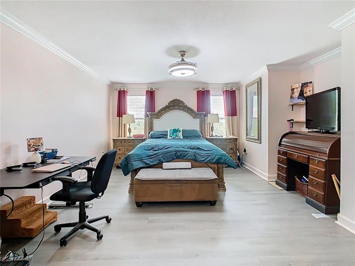 Image No.25-6 Bed Property for sale