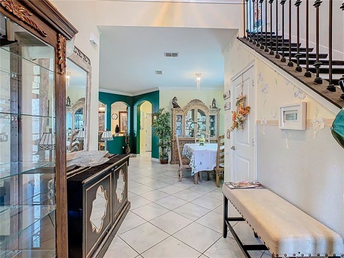 Image No.5-6 Bed Property for sale