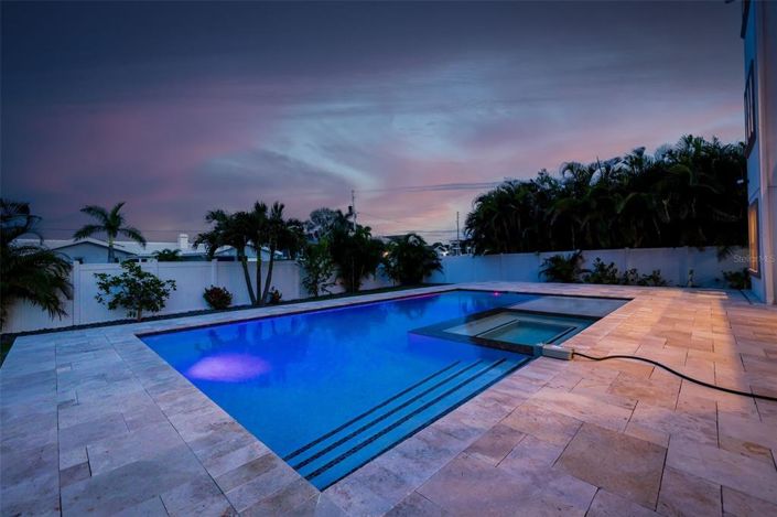 Image No.10-4 Bed Property for sale