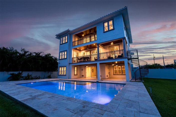 Image No.15-4 Bed Property for sale