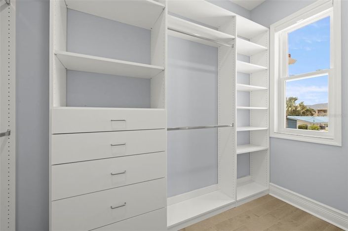 Image No.32-4 Bed Property for sale