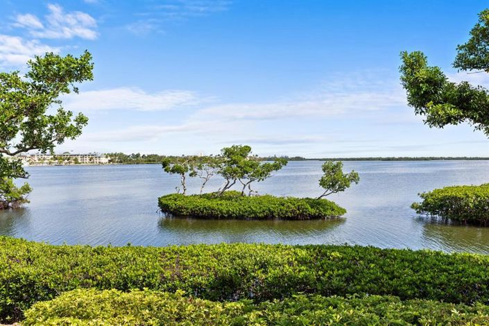 Image No.10-3 Bed Property for sale