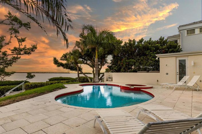 Image No.5-3 Bed Property for sale