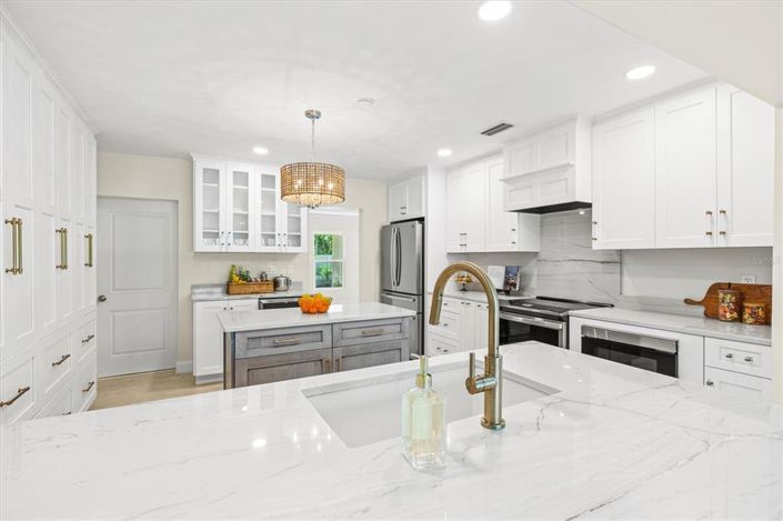 Image No.10-4 Bed Property for sale