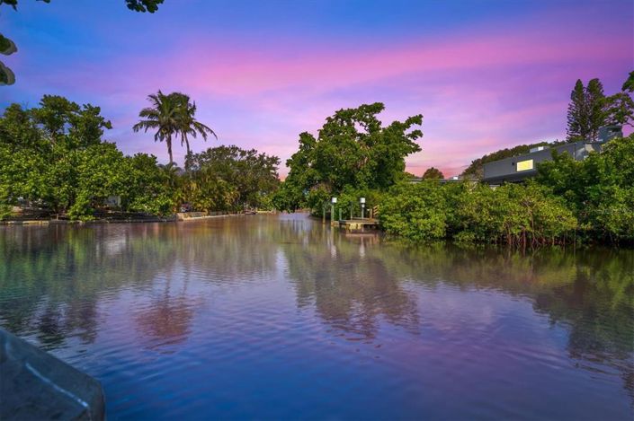 Image No.2-4 Bed Property for sale