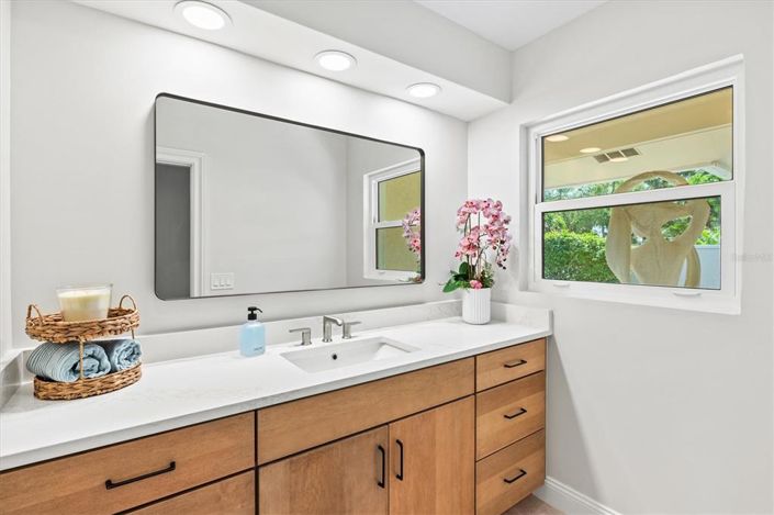 Image No.26-4 Bed Property for sale