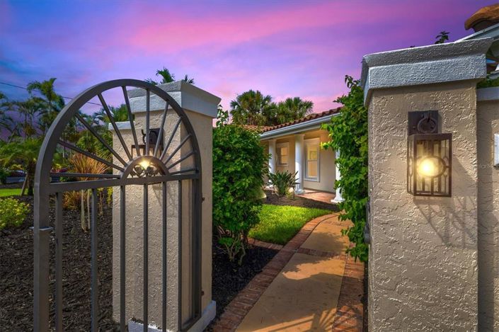 Image No.5-4 Bed Property for sale