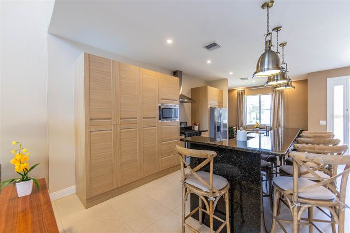 Image No.11-4 Bed Townhouse for sale