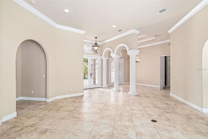 Image No.6-5 Bed Property for sale