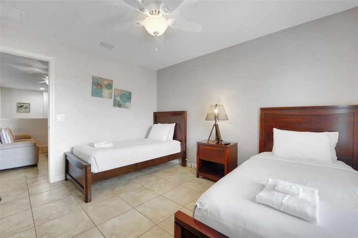 Image No.25-4 Bed Townhouse for sale