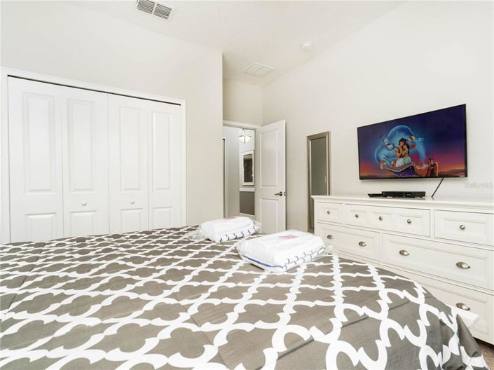 Image No.15-6 Bed Property for sale