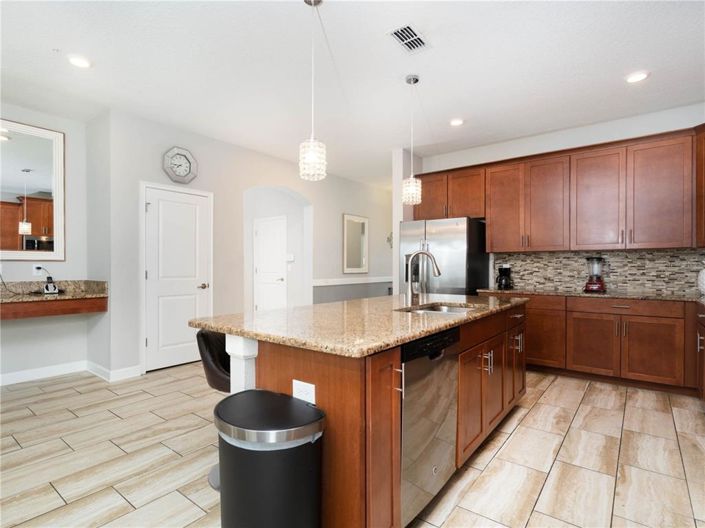 Image No.21-6 Bed Property for sale