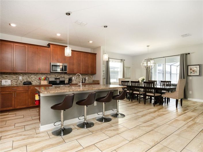 Image No.23-6 Bed Property for sale