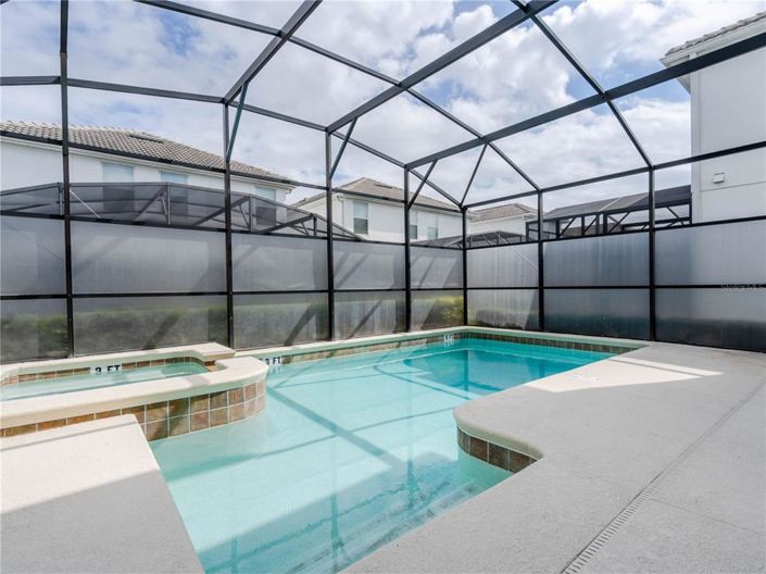 Image No.8-6 Bed Property for sale