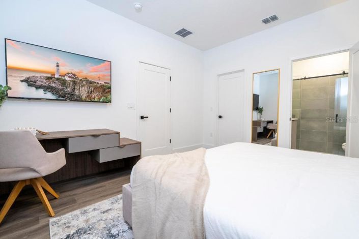 Image No.12-5 Bed Townhouse for sale