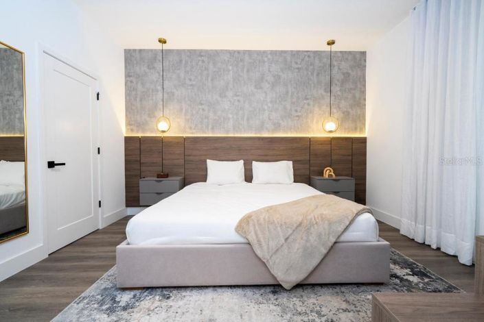 Image No.13-5 Bed Townhouse for sale