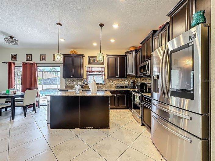 Image No.5-5 Bed Property for sale