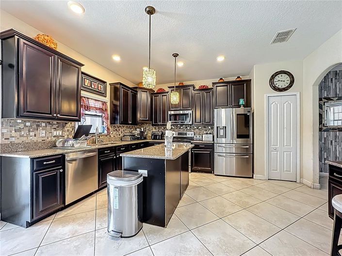 Image No.6-5 Bed Property for sale