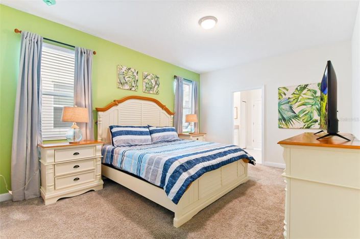 Image No.10-8 Bed Property for sale