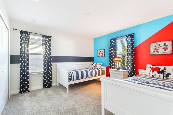 Image No.17-8 Bed Property for sale