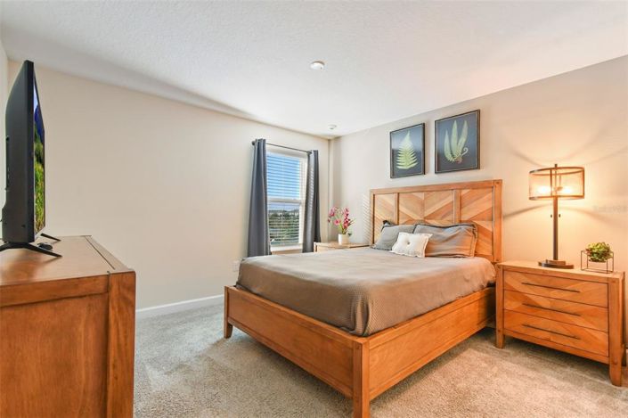 Image No.20-8 Bed Property for sale