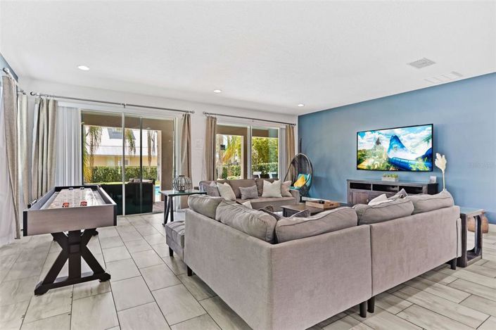 Image No.19-9 Bed Property for sale