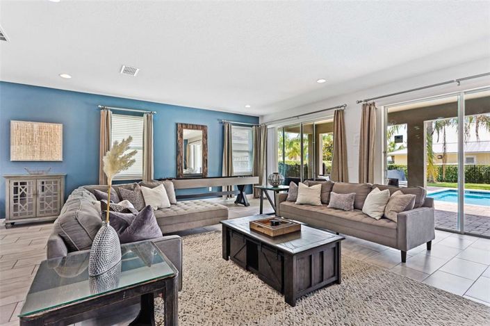 Image No.20-9 Bed Property for sale