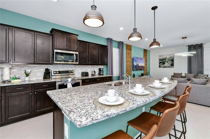 Image No.11-8 Bed Property for sale