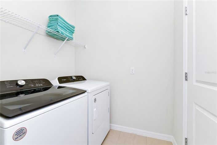 Image No.17-8 Bed Property for sale