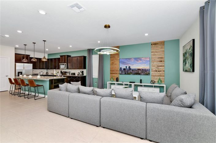 Image No.5-8 Bed Property for sale