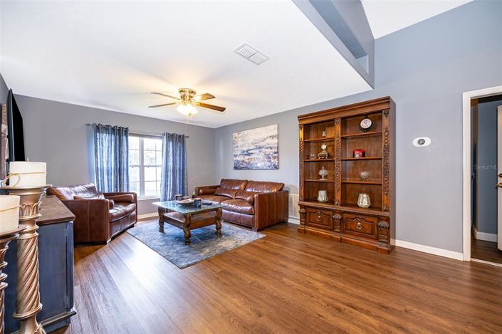 Image No.11-5 Bed Property for sale