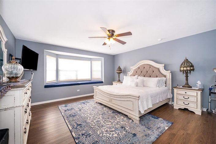 Image No.14-5 Bed Property for sale