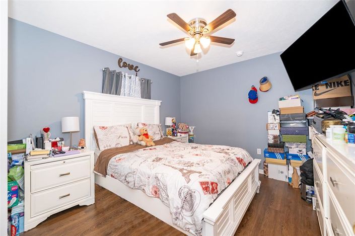 Image No.18-5 Bed Property for sale