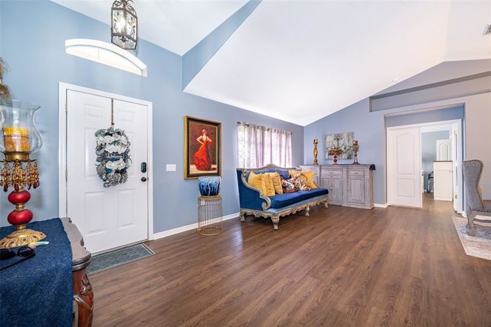 Image No.8-5 Bed Property for sale