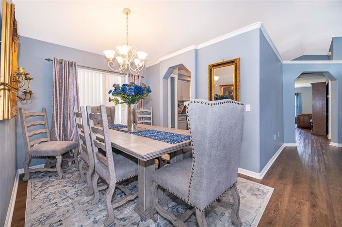 Image No.9-5 Bed Property for sale