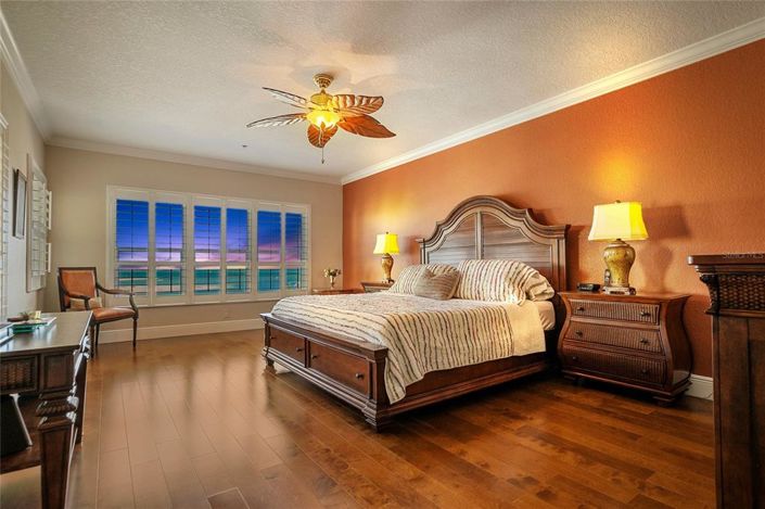 Image No.37-3 Bed Property for sale