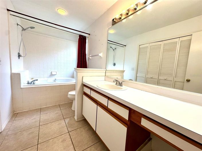 Image No.12-3 Bed Property for sale