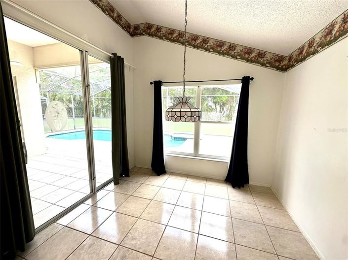 Image No.8-3 Bed Property for sale