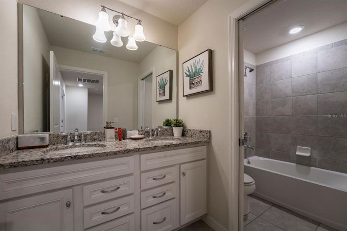 Image No.12-5 Bed Townhouse for sale