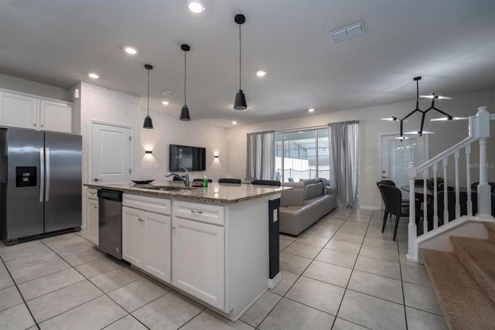 Image No.4-5 Bed Townhouse for sale