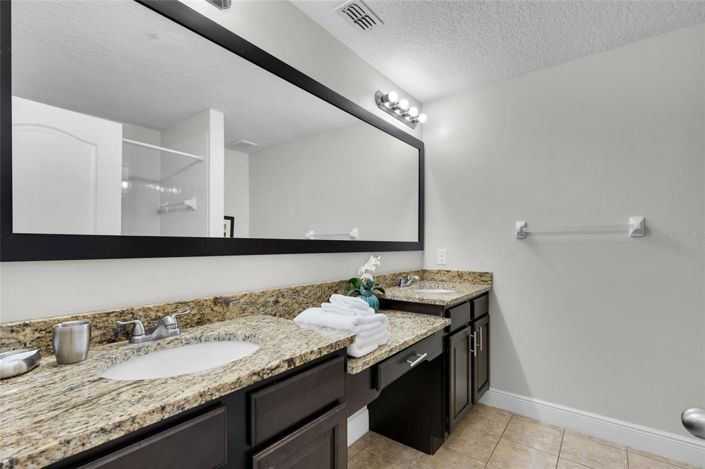 Image No.20-3 Bed Townhouse for sale