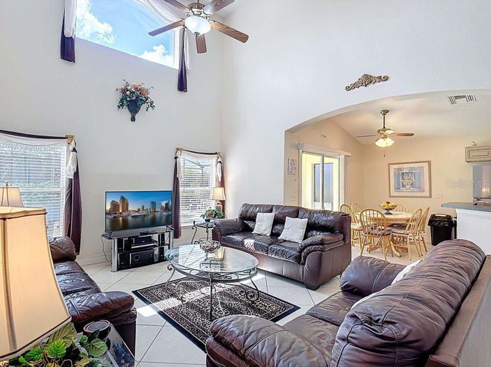 Image No.10-5 Bed Property for sale