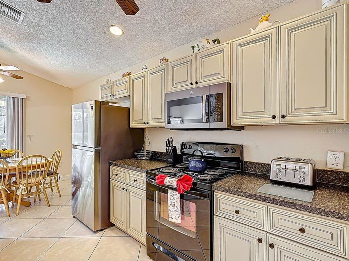 Image No.12-5 Bed Property for sale