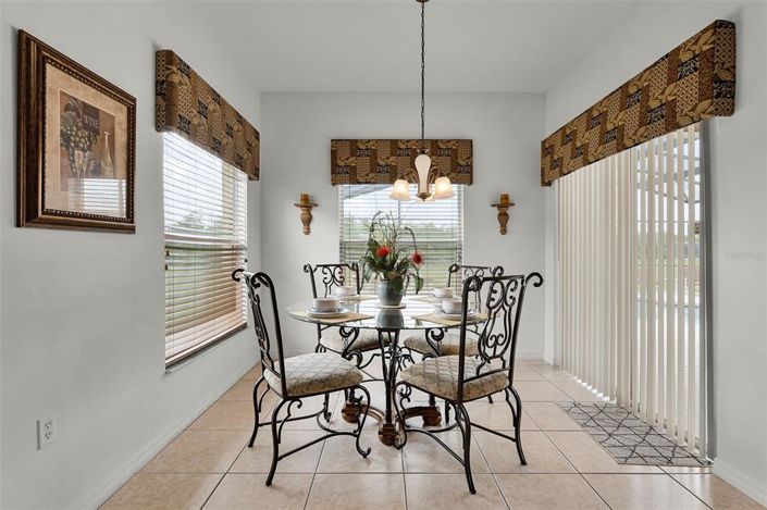 Image No.12-5 Bed Property for sale